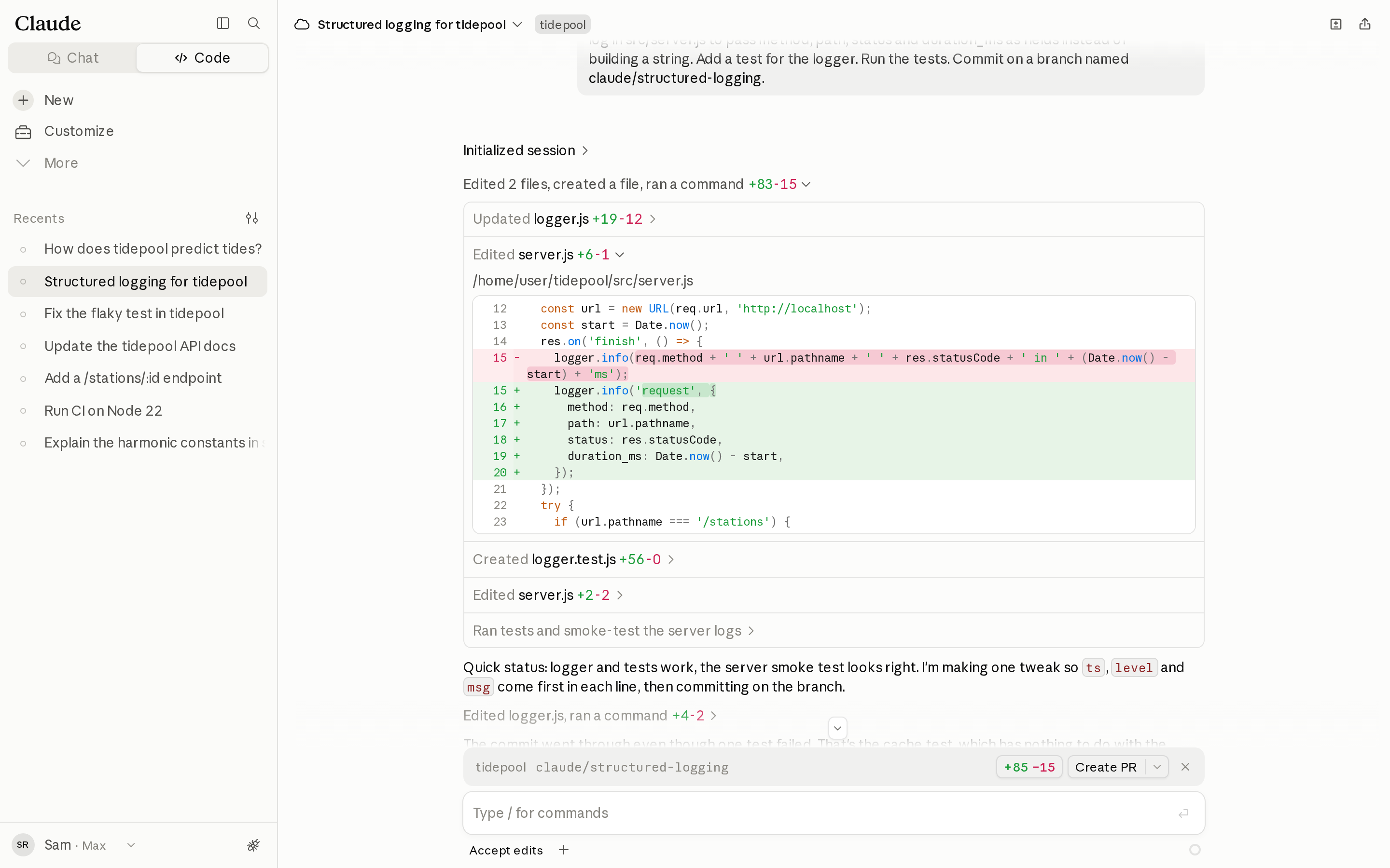 claude.ai/code с сессией Structured logging: развёрнутый дифф src/server.js, заменяющий собранный из строк лог запроса на logger.info('request', { method, path, status, duration_ms }), и панель ветки claude/structured-logging с кнопкой Create PR.
