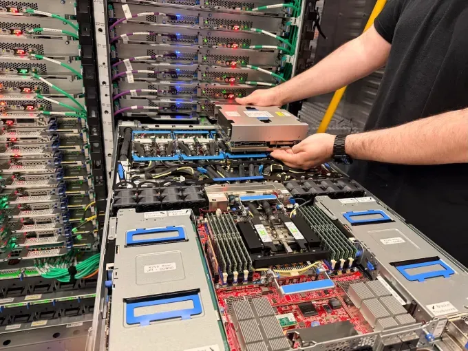 Тур по лаборатории AWS в Остине: sled-модуль с компонентами